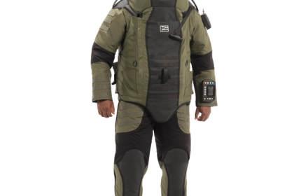 EOD-10-Bomb-Suit-Med-Eng-Standing